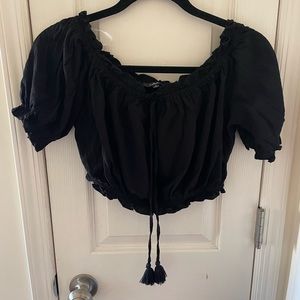 Lulu’s ruffle crop top black